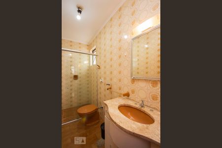 Banheiro de apartamento para alugar com 1 quarto, 40m² em Santa Cecília, Porto Alegre