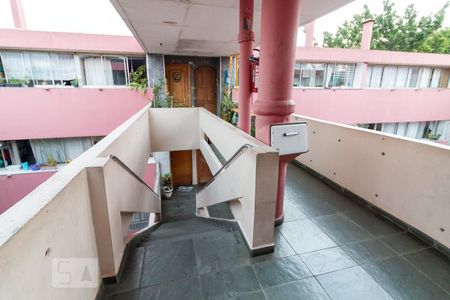 Apartamento para alugar com 64m², 3 quartos e 1 vagaEscadas de acesso ao apartamento