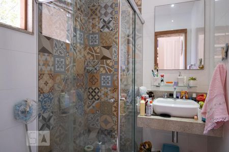 Casa à venda com 240m², 4 quartos e 1 vaga Casa à venda com 240m², 4 quartos e 1 vagaBanheiro Suíte