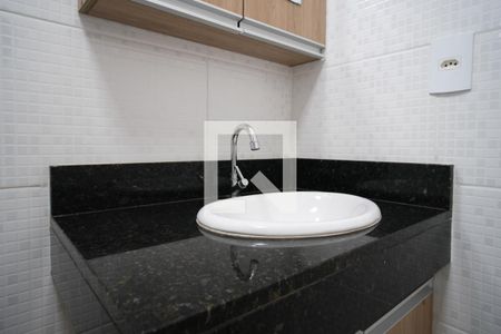 Banheiro de apartamento à venda com 2 quartos, 40m² em Jardim Triana, São Paulo