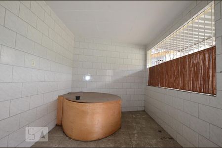 Casa para alugar com 90m², 2 quartos e 1 vagaÁrea de Serviço