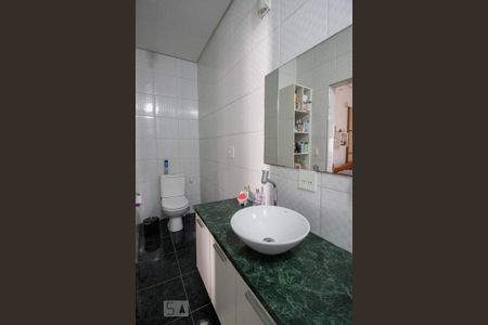 Casa à venda com 620m², 4 quartos e 2 vagasDetalhe Banheiro