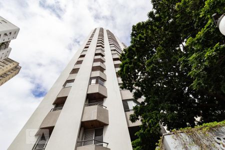Apartamento para alugar com 120m², 3 quartos e 2 vagas Apartamento para alugar com 120m², 3 quartos e 2 vagasFachada