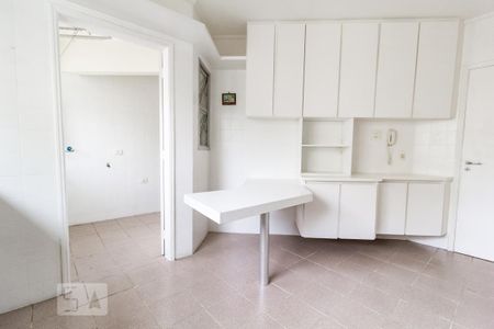Apartamento para alugar com 120m², 3 quartos e 2 vagas Apartamento para alugar com 120m², 3 quartos e 2 vagasCozinha