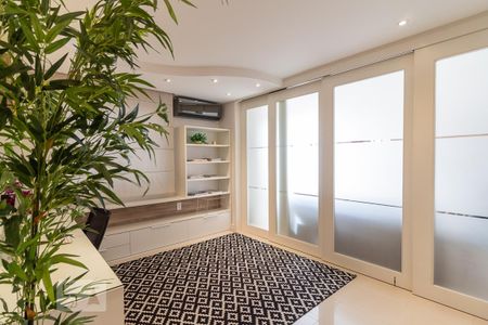 Apartamento à venda com 80m², 2 quartos e 2 vagas Apartamento à venda com 80m², 2 quartos e 2 vagasEscritório