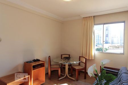 Sala de apartamento para alugar com 1 quarto, 50m² em Lourdes, Belo Horizonte