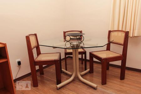 Sala de apartamento para alugar com 1 quarto, 50m² em Lourdes, Belo Horizonte