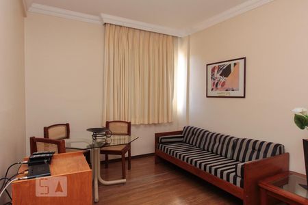 Sala de apartamento para alugar com 1 quarto, 50m² em Lourdes, Belo Horizonte