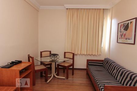 Sala de apartamento para alugar com 1 quarto, 50m² em Lourdes, Belo Horizonte