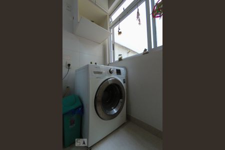 Apartamento à venda com 60m², 2 quartos e sem vagaÁrea e Serviço