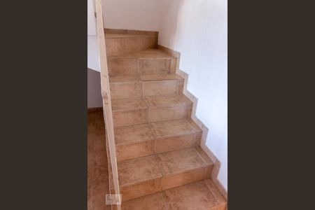 Casa de condomínio para alugar com 78m², 3 quartos e 2 vagasEscada