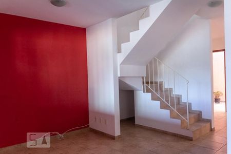 Casa de condomínio para alugar com 78m², 3 quartos e 2 vagasSala
