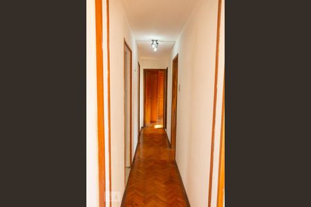 corredor para os quartos, banheiro social e cozinha de apartamento à venda com 3 quartos, 68m² em Tijuca, Rio de Janeiro