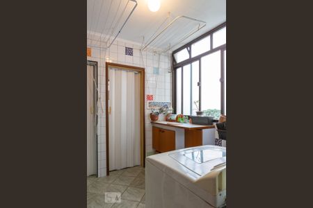 Apartamento para alugar com 146m², 3 quartos e 1 vaga Apartamento para alugar com 146m², 3 quartos e 1 vagaLavanderia
