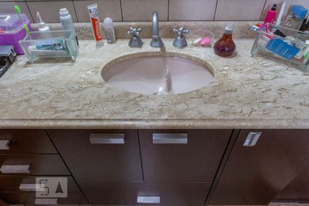 Apartamento para alugar com 146m², 3 quartos e 1 vaga Apartamento para alugar com 146m², 3 quartos e 1 vagaBanheiro da Suíte 1