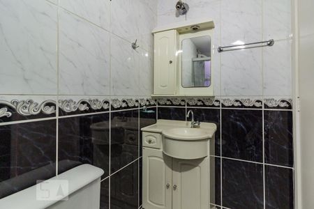 Banheiro de apartamento para alugar com 2 quartos, 60m² em Vila Nova, Porto Alegre