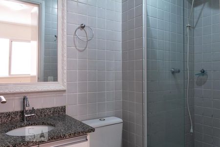 Banheiro de kitnet/studio para alugar com 1 quarto, 29m² em Vila Buarque, São Paulo