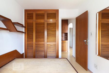 Dormitório de apartamento para alugar com 1 quarto, 45m² em Vila Olímpia, São Paulo