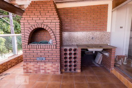 Casa à venda com 285m², 3 quartos e 2 vagas Casa à venda com 285m², 3 quartos e 2 vagasVaranda e Churrasqueira