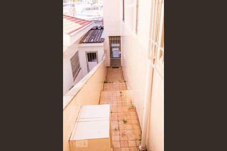 Casa à venda com 285m², 3 quartos e 2 vagas Casa à venda com 285m², 3 quartos e 2 vagasÁrea de Acesso e Quarto da Empregada