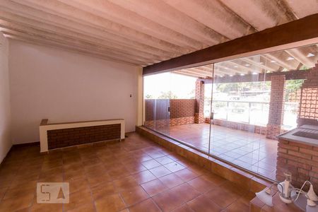 Casa à venda com 285m², 3 quartos e 2 vagas Casa à venda com 285m², 3 quartos e 2 vagasÁrea de Serviço