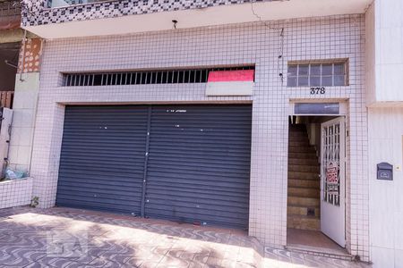 Casa à venda com 285m², 3 quartos e 2 vagas Casa à venda com 285m², 3 quartos e 2 vagasFachada