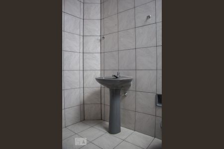 Detalhe banheiro suíte de casa para alugar com 2 quartos, 80m² em Jardim Itangua, Sorocaba