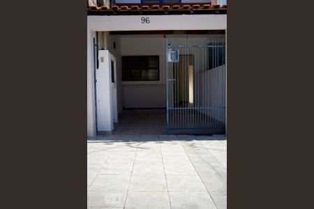 Casa para alugar com 80m², 2 quartos e 1 vaga Casa para alugar com 80m², 2 quartos e 1 vagaFachada
