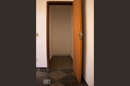 Detalhe suíte de casa para alugar com 2 quartos, 80m² em Jardim Itangua, Sorocaba