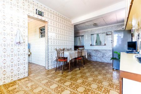 Casa à venda com 188m², 7 quartos e 2 vagas Casa à venda com 188m², 7 quartos e 2 vagasCozinha