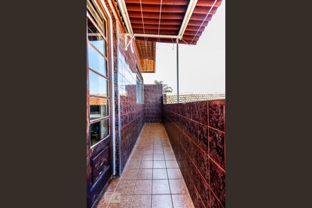 Casa à venda com 188m², 7 quartos e 2 vagas Casa à venda com 188m², 7 quartos e 2 vagasSacada Fundos