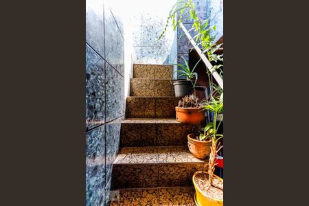 Casa à venda com 188m², 7 quartos e 2 vagas Casa à venda com 188m², 7 quartos e 2 vagasEscadas Terraço