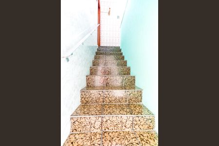 Casa à venda com 188m², 7 quartos e 2 vagas Casa à venda com 188m², 7 quartos e 2 vagasEscadas Entrada