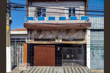 Casa à venda com 188m², 7 quartos e 2 vagas Casa à venda com 188m², 7 quartos e 2 vagasFachada