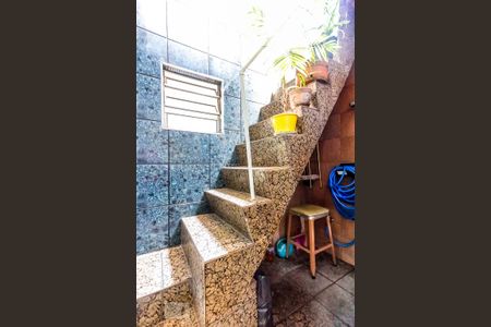 Casa à venda com 188m², 7 quartos e 2 vagas Casa à venda com 188m², 7 quartos e 2 vagasEscadas Terraço