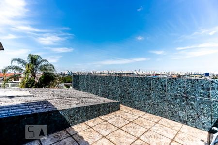 Casa à venda com 188m², 7 quartos e 2 vagas Casa à venda com 188m², 7 quartos e 2 vagasTerraço