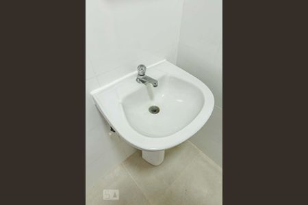 Banheiro de apartamento para alugar com 1 quarto, 25m² em Menino Deus, Porto Alegre