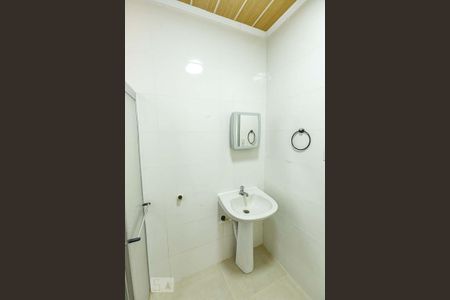 Banheiro de apartamento para alugar com 1 quarto, 25m² em Menino Deus, Porto Alegre