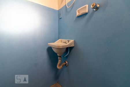 Banheiro de casa para alugar com 1 quarto, 26m² em Floresta, Belo Horizonte