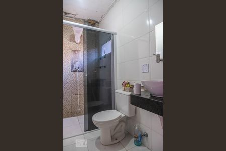 Banheiro de casa para alugar com 2 quartos, 200m² em Parque São Luís, São Paulo