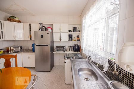 Casa à venda com 168m², 4 quartos e 2 vagas Casa à venda com 168m², 4 quartos e 2 vagasCozinha