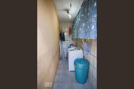 Casa à venda com 168m², 4 quartos e 2 vagas Casa à venda com 168m², 4 quartos e 2 vagasLavanderia