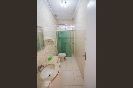 Casa à venda com 168m², 4 quartos e 2 vagas Casa à venda com 168m², 4 quartos e 2 vagasBanheiro