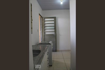 Sala/Cozinha de kitnet/studio para alugar com 1 quarto, 17m² em Jardim Maria Rosa, Taboão da Serra
