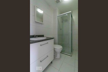Studio para alugar com 32m², 1 quarto e sem vaga Studio para alugar com 32m², 1 quarto e sem vagaBanheiro