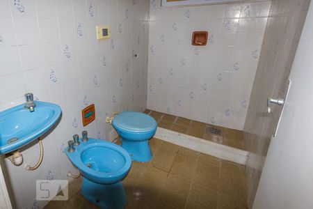 Casa à venda com 550m², 4 quartos e 9 vagasBanheiro - Escritório fundos