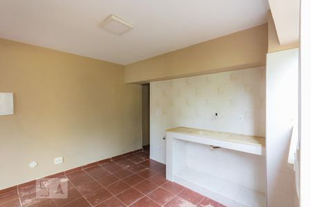 Casa à venda com 550m², 4 quartos e 9 vagasCozinha - Escritório fundos