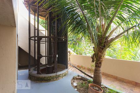 Casa à venda com 550m², 4 quartos e 9 vagasÁrea Externa - Fundos