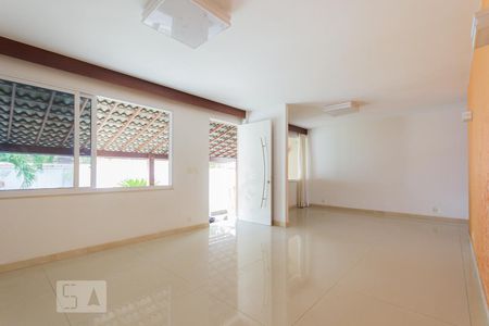 Sala 1 de casa à venda com 4 quartos, 550m² em Pechincha, Rio de Janeiro