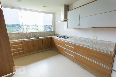 Casa à venda com 550m², 4 quartos e 9 vagasCozinha